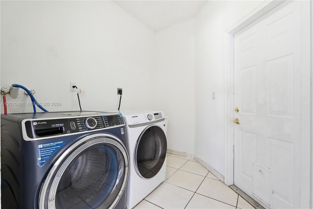 В аренду: $4,950 (4 спален, 3 ванн, 2902 Квадратных фут)