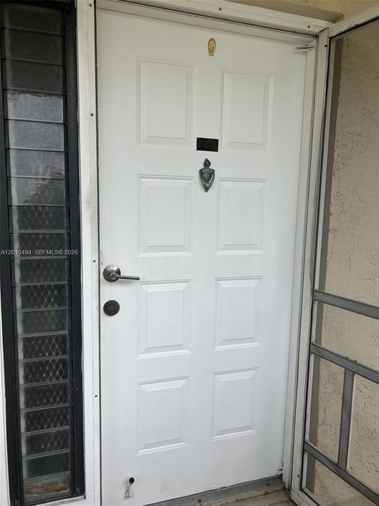 Active With Contract: $2,000 (2 beds, 2 baths, 1310 Square Feet)