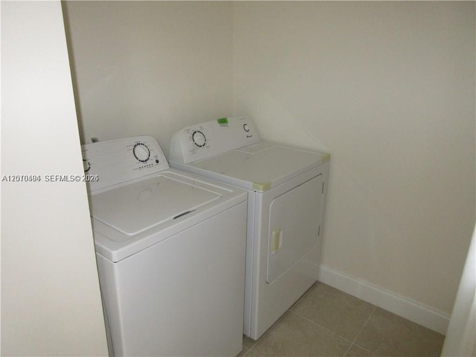 Active With Contract: $2,000 (2 beds, 2 baths, 1310 Square Feet)