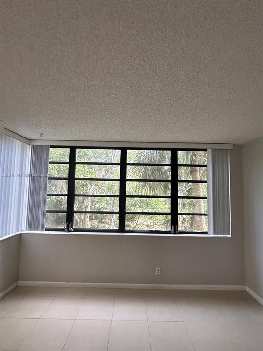 Active With Contract: $2,000 (2 beds, 2 baths, 1310 Square Feet)