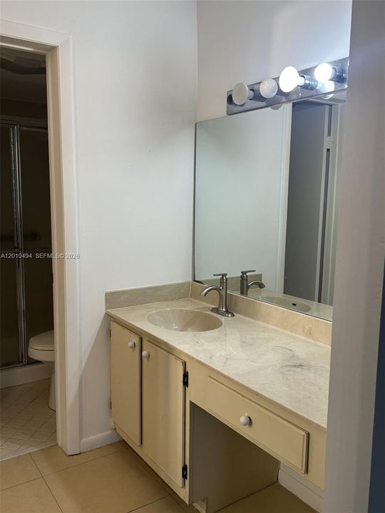 Active With Contract: $2,000 (2 beds, 2 baths, 1310 Square Feet)