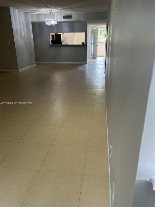 Active With Contract: $2,000 (2 beds, 2 baths, 1310 Square Feet)