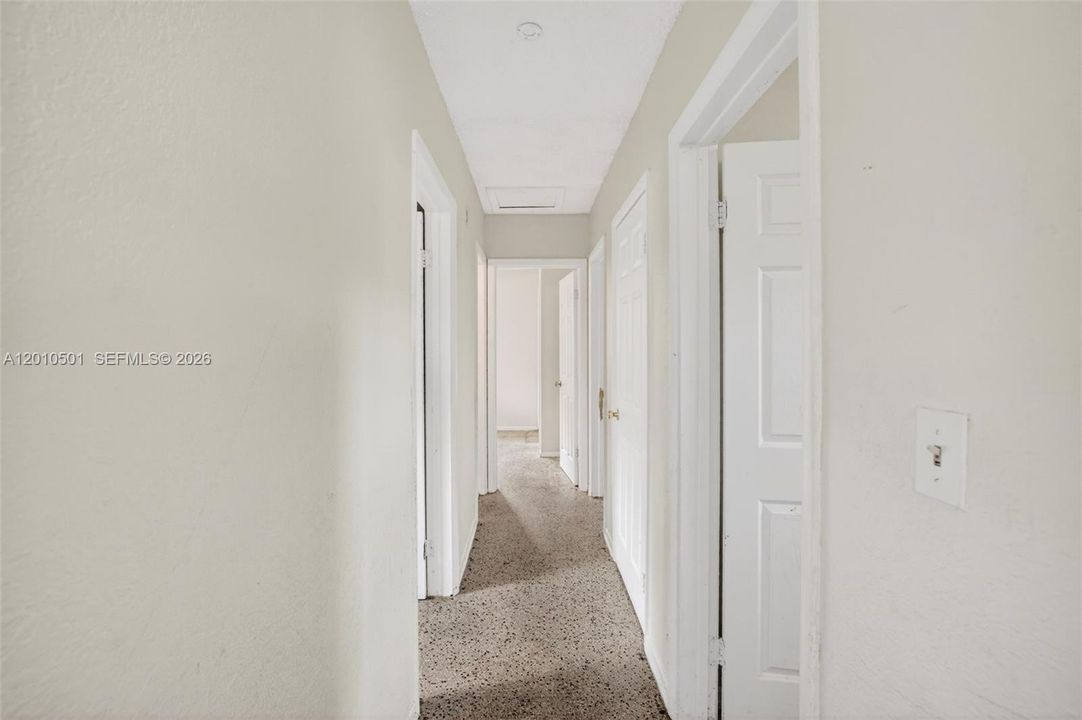 Activo con contrato: $350,000 (4 camas, 1 baños, 1125 Pies cuadrados)
