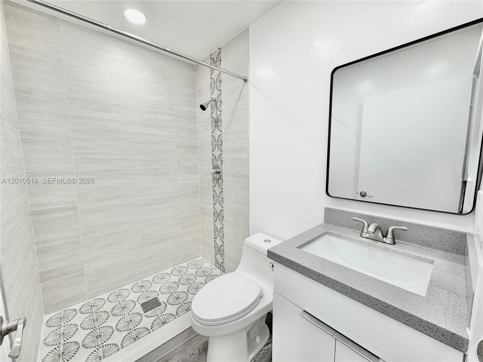 Active With Contract: $2,000 (2 beds, 2 baths, 760 Square Feet)
