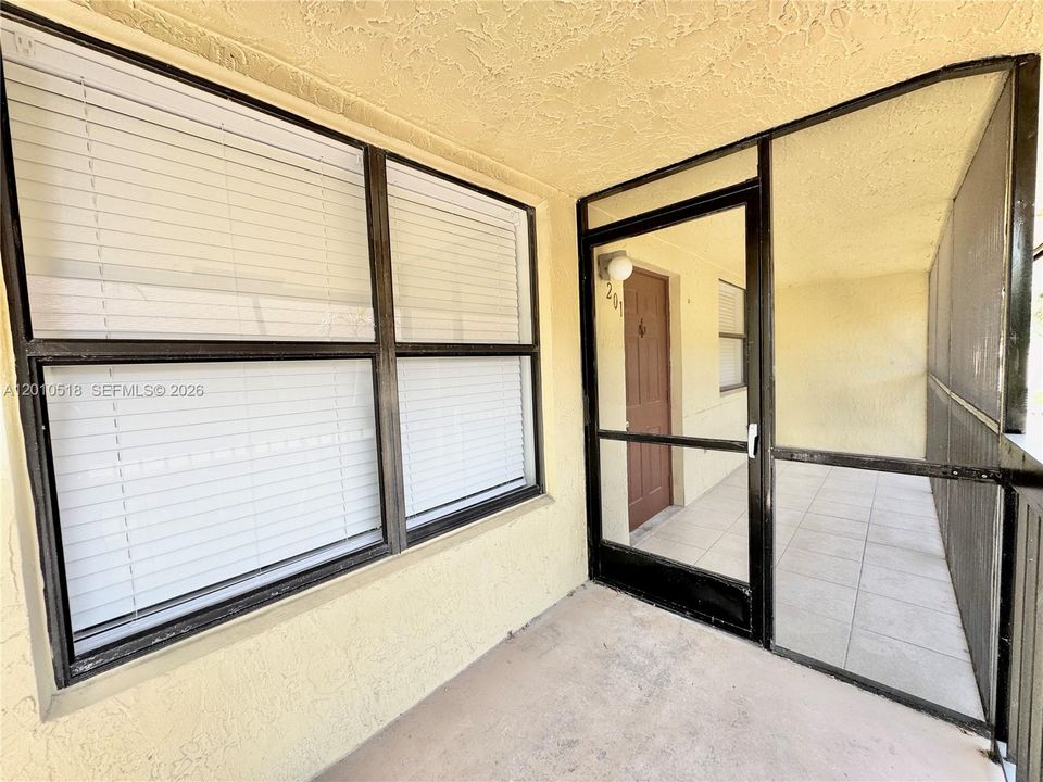 Active With Contract: $2,000 (2 beds, 2 baths, 760 Square Feet)