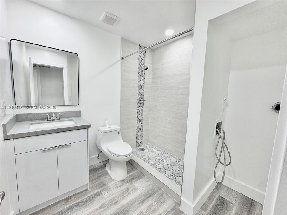 Active With Contract: $2,000 (2 beds, 2 baths, 760 Square Feet)