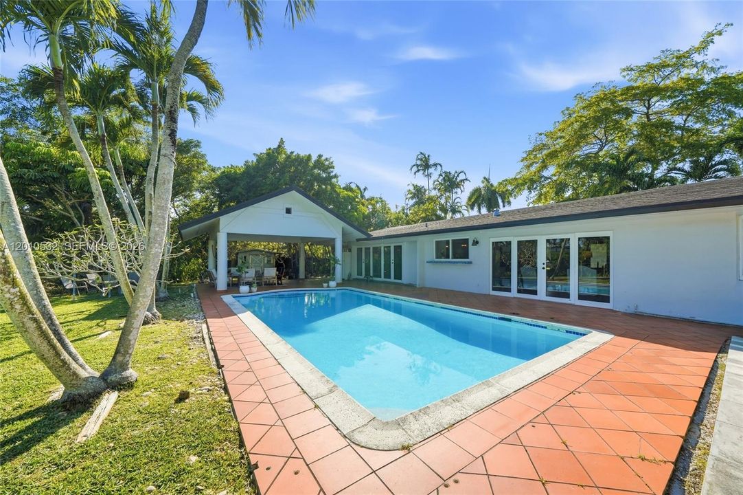Activo con contrato: $1,195,000 (4 camas, 2 baños, 2590 Pies cuadrados)