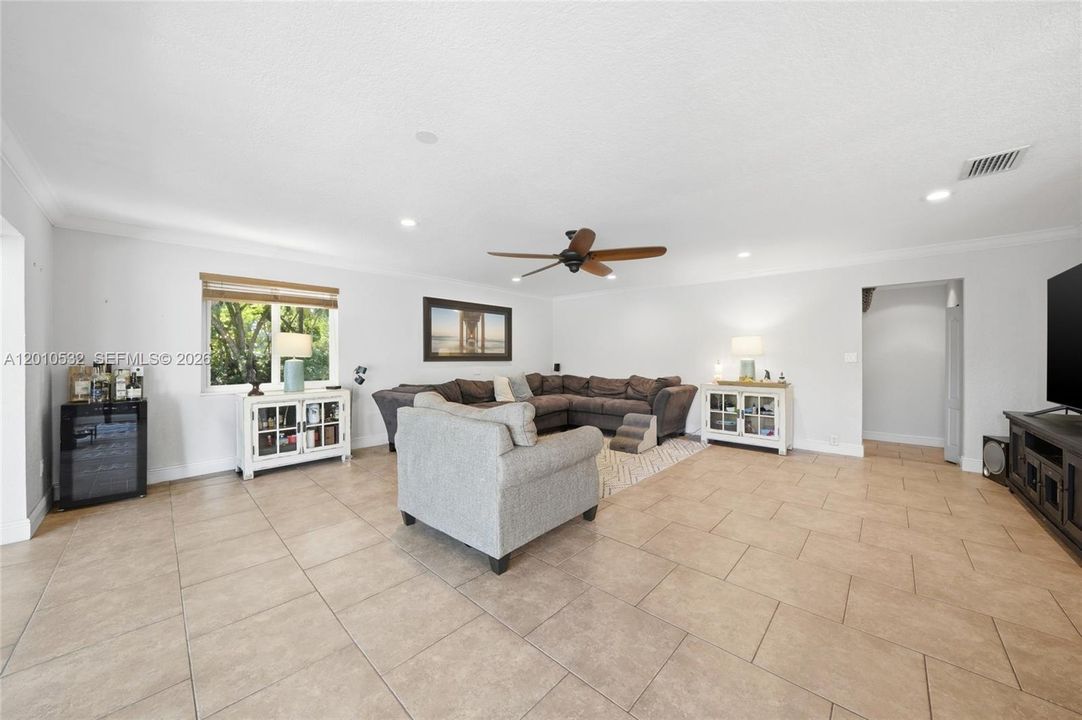 Activo con contrato: $1,195,000 (4 camas, 2 baños, 2590 Pies cuadrados)