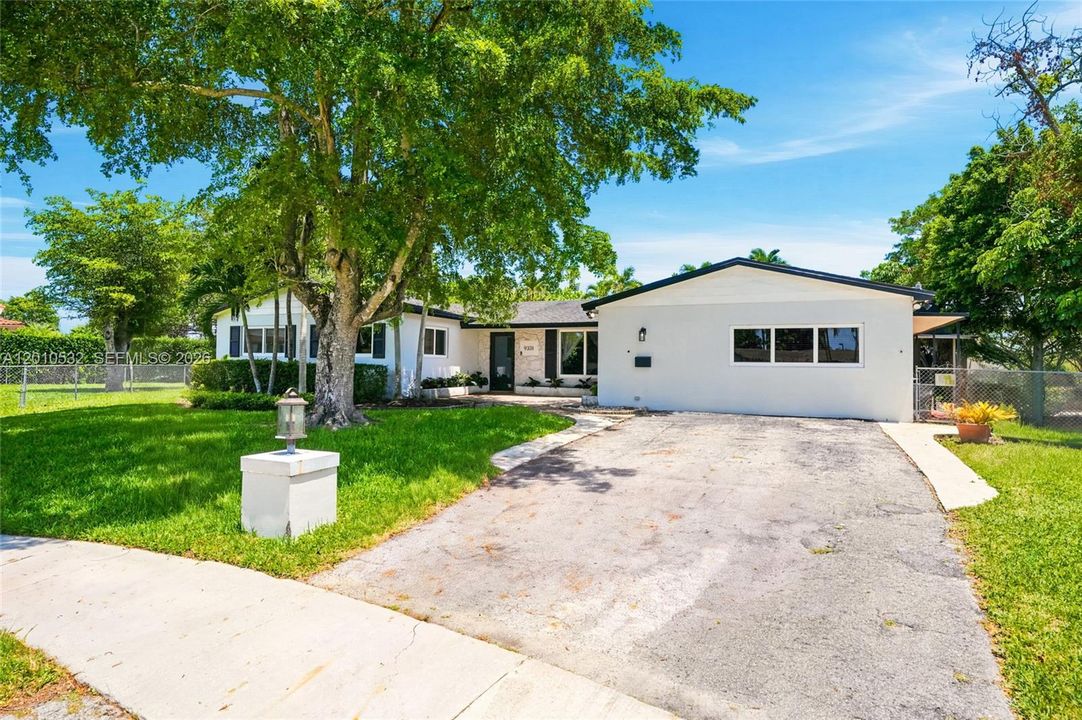 Activo con contrato: $1,195,000 (4 camas, 2 baños, 2590 Pies cuadrados)