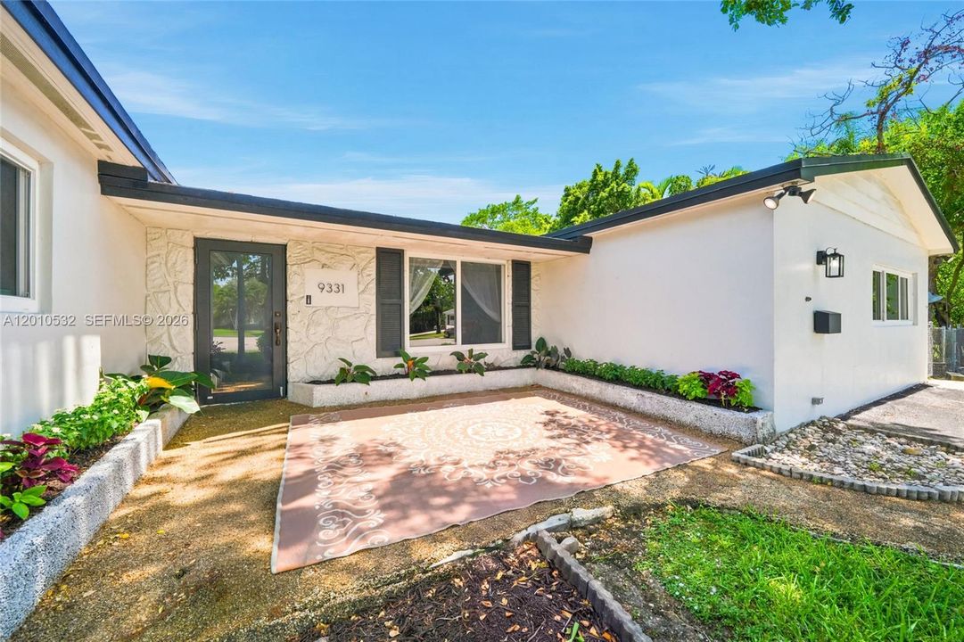 Activo con contrato: $1,195,000 (4 camas, 2 baños, 2590 Pies cuadrados)