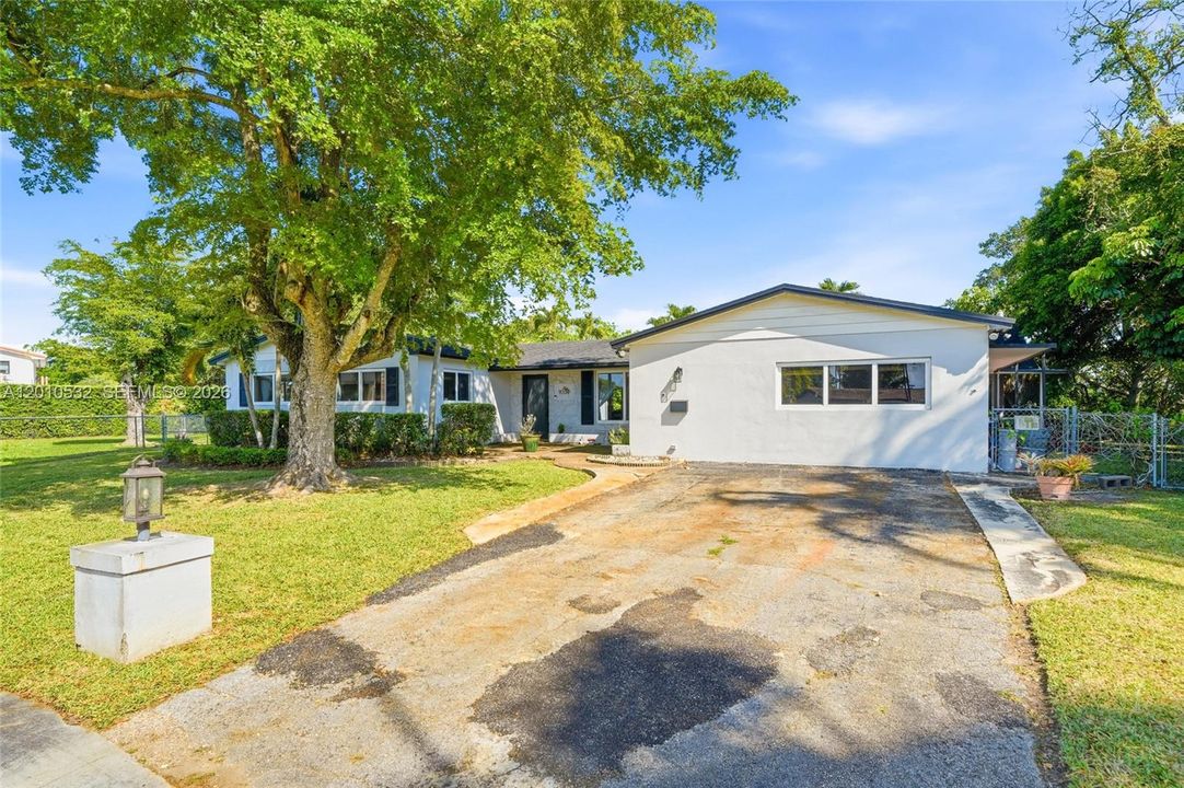 Activo con contrato: $1,195,000 (4 camas, 2 baños, 2590 Pies cuadrados)