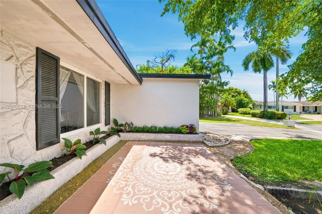 Activo con contrato: $1,195,000 (4 camas, 2 baños, 2590 Pies cuadrados)