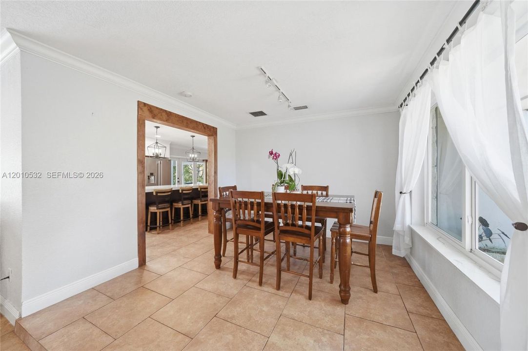 Activo con contrato: $1,195,000 (4 camas, 2 baños, 2590 Pies cuadrados)