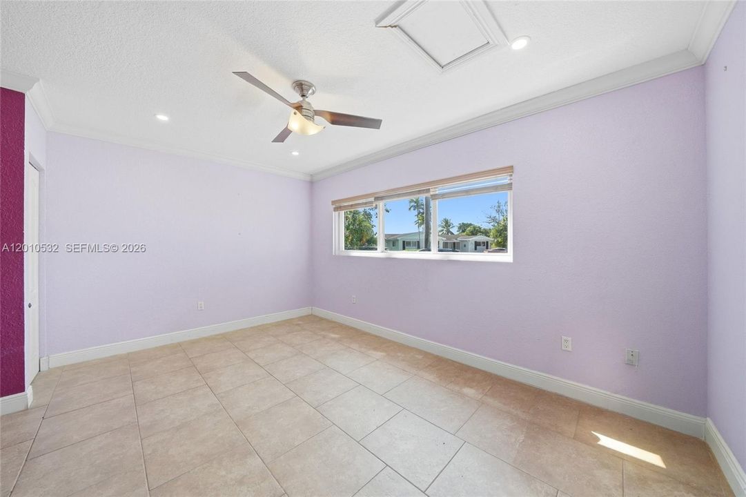 Activo con contrato: $1,195,000 (4 camas, 2 baños, 2590 Pies cuadrados)