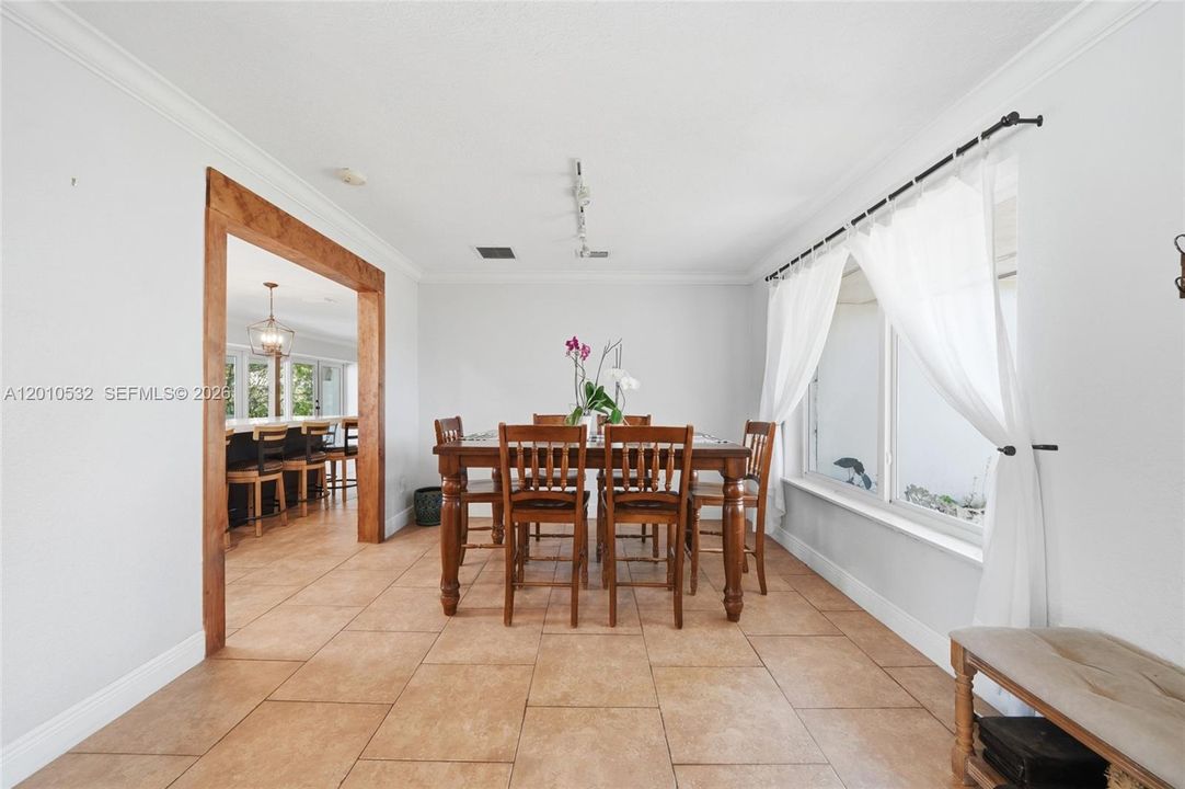 Activo con contrato: $1,195,000 (4 camas, 2 baños, 2590 Pies cuadrados)