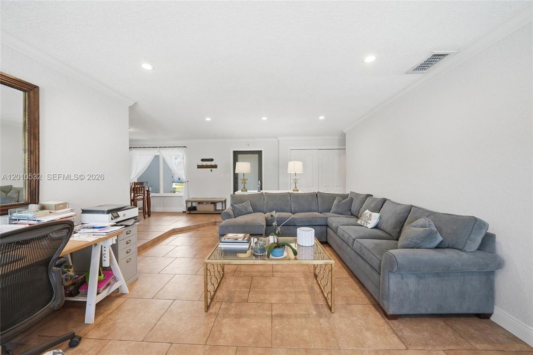 Activo con contrato: $1,195,000 (4 camas, 2 baños, 2590 Pies cuadrados)