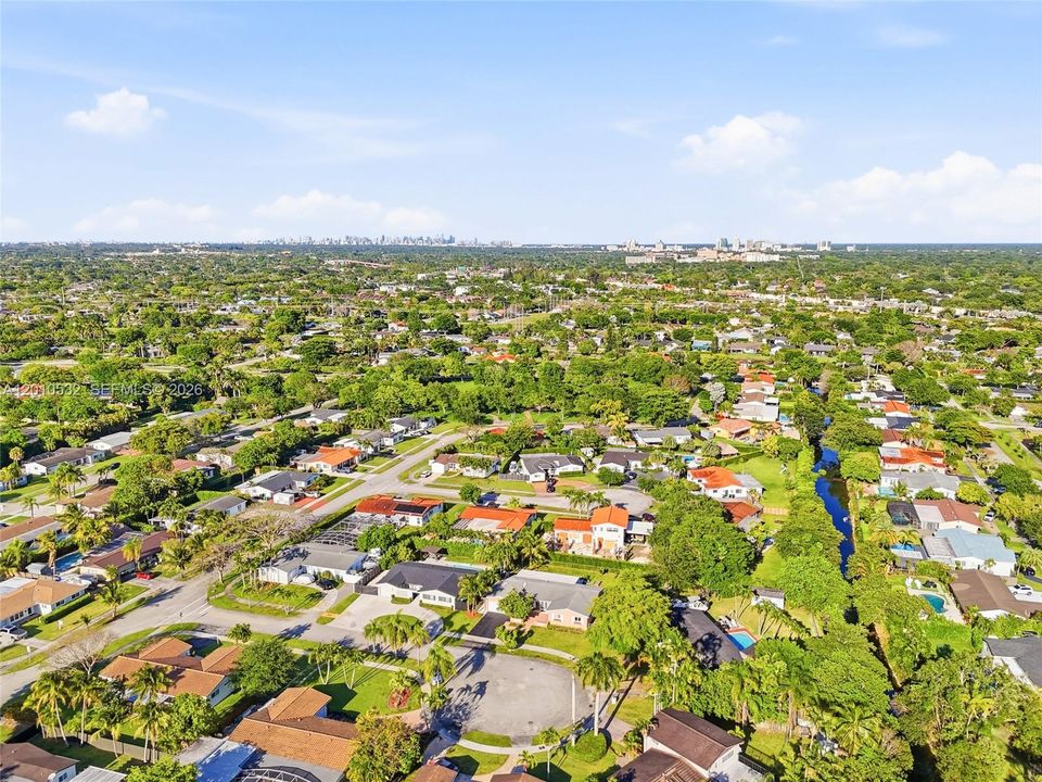 Activo con contrato: $1,195,000 (4 camas, 2 baños, 2590 Pies cuadrados)