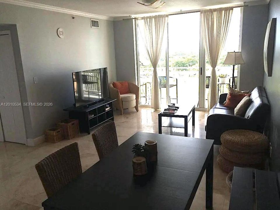 Recientemente alquilado: $3,100 (2 camas, 2 baños, 1072 Pies cuadrados)