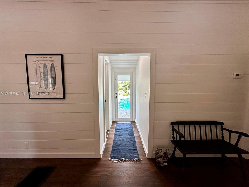 For Sale: $399,995 (1 beds, 2 baths, 989 Square Feet)