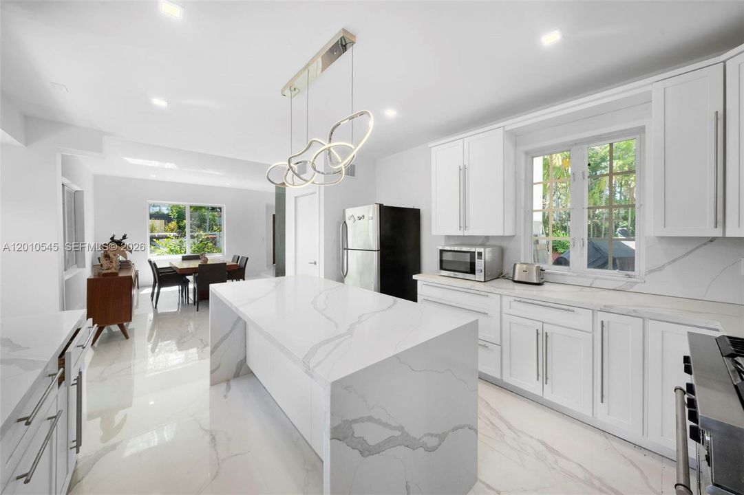 For Sale: $3,200,000 (4 beds, 3 baths, 2932 Square Feet)