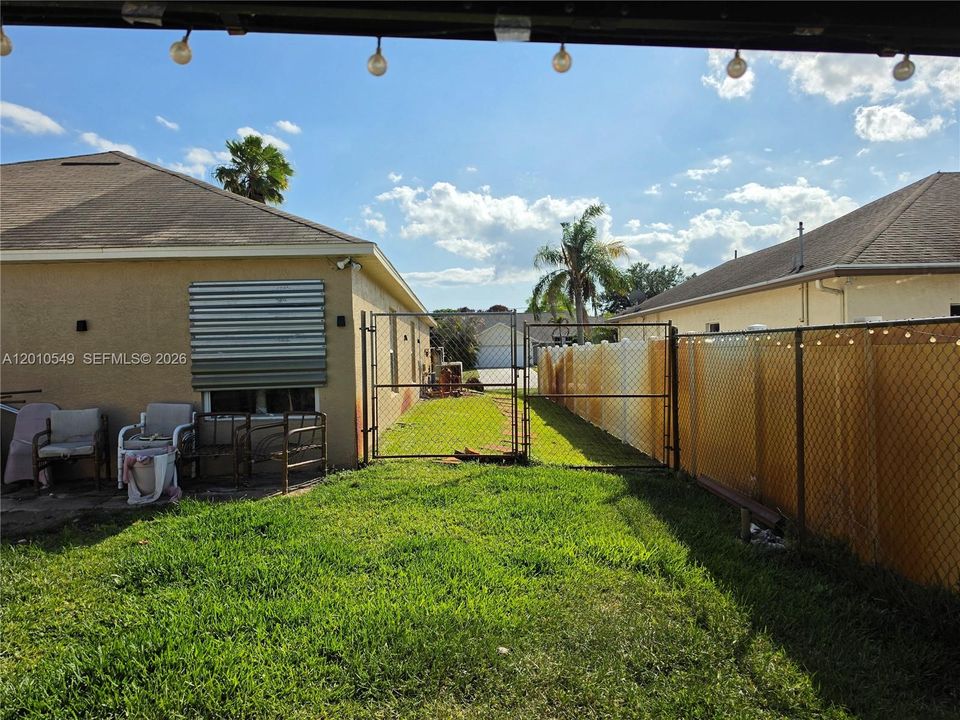 Activo con contrato: $339,000 (4 camas, 2 baños, 2236 Pies cuadrados)