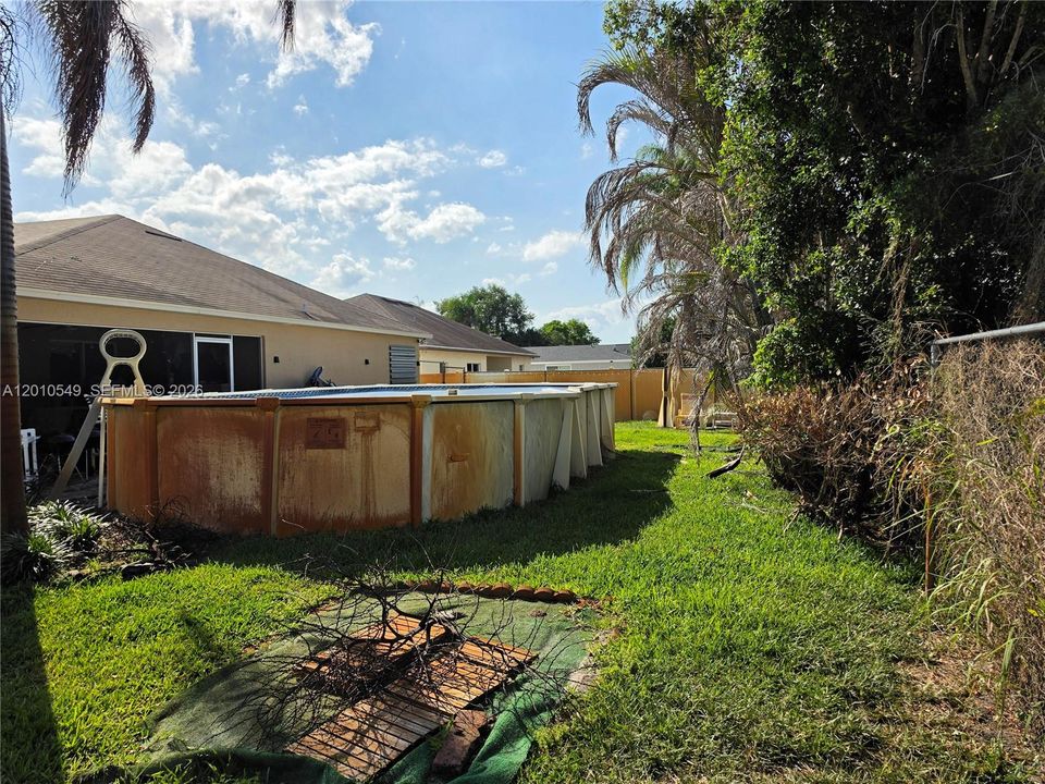Activo con contrato: $339,000 (4 camas, 2 baños, 2236 Pies cuadrados)