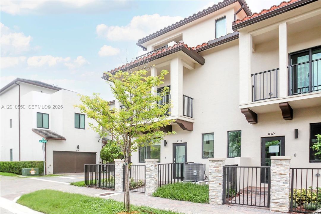 В аренду: $5,200 (3 спален, 2 ванн, 2878 Квадратных фут)