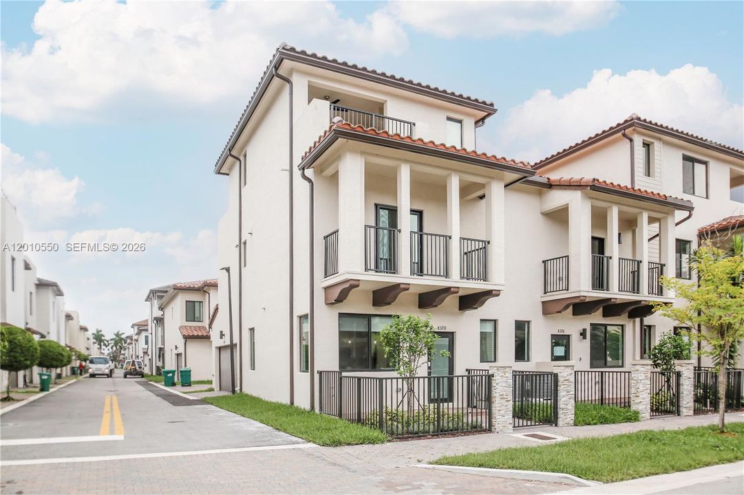 В аренду: $5,200 (3 спален, 2 ванн, 2878 Квадратных фут)