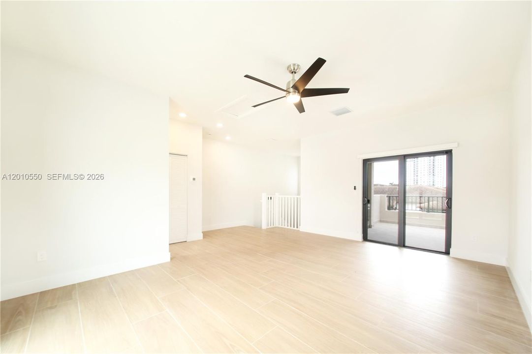 В аренду: $5,200 (3 спален, 2 ванн, 2878 Квадратных фут)