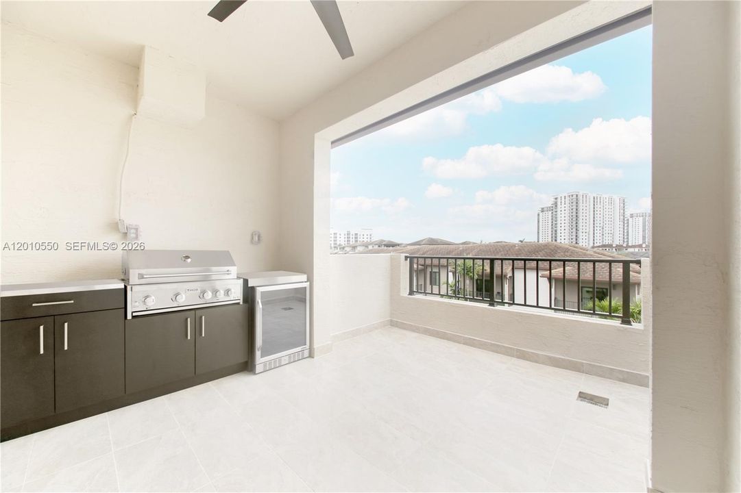 В аренду: $5,200 (3 спален, 2 ванн, 2878 Квадратных фут)