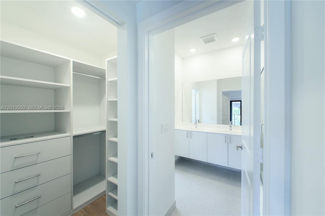 В аренду: $5,200 (3 спален, 2 ванн, 2878 Квадратных фут)