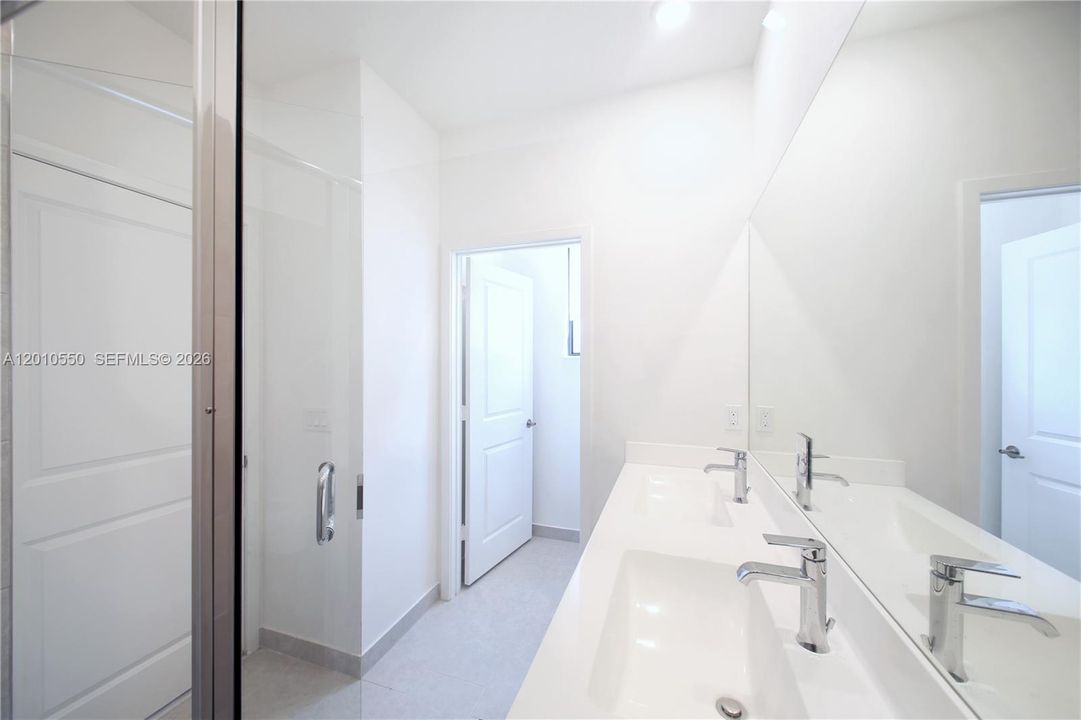 В аренду: $5,200 (3 спален, 2 ванн, 2878 Квадратных фут)