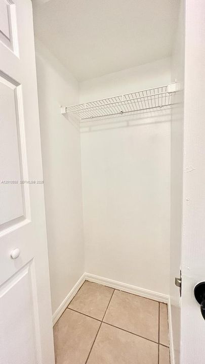 Под контрактом: $2,100 (2 спален, 2 ванн, 1060 Квадратных фут)