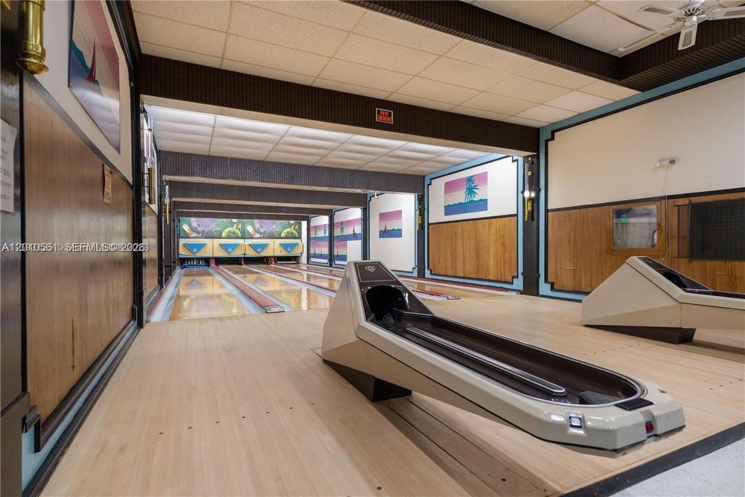 For Sale: $188,000 (1 beds, 1 baths, 817 Square Feet)
