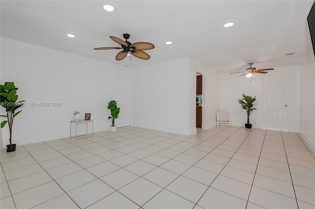 En Renta: $4,000 (4 camas, 2 baños, 1360 Pies cuadrados)