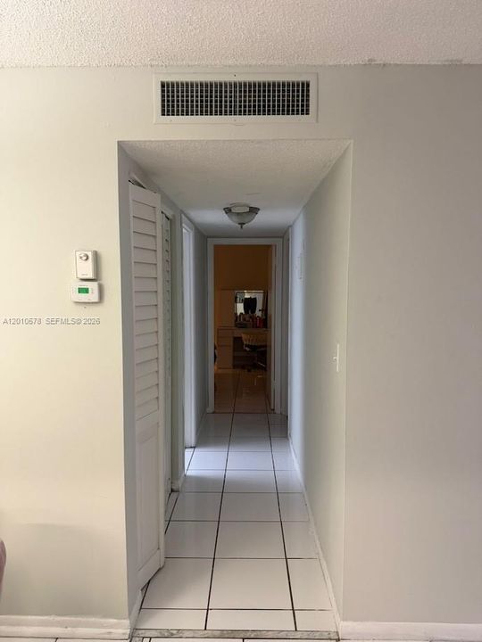 На продажу: $180,000 (2 спален, 2 ванн, 880 Квадратных фут)