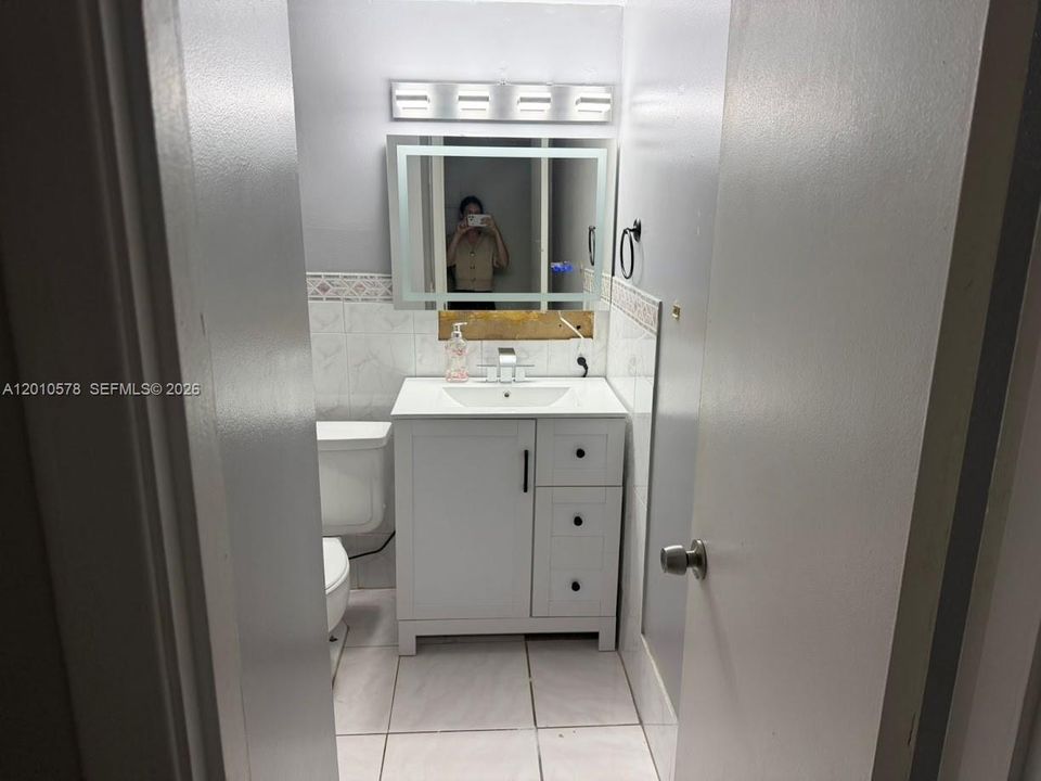 На продажу: $180,000 (2 спален, 2 ванн, 880 Квадратных фут)