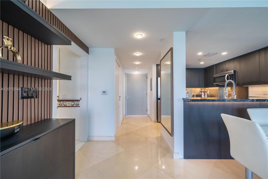 Active With Contract: $5,000 (1 beds, 1 baths, 776 Square Feet)