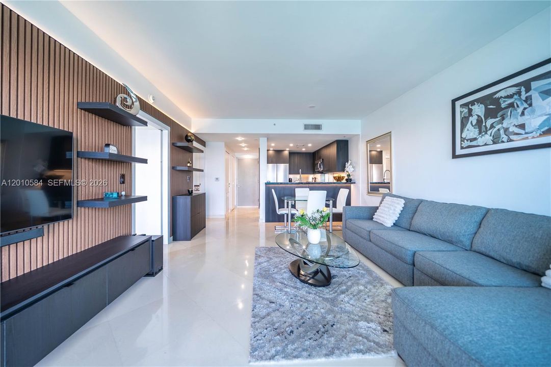 Active With Contract: $5,000 (1 beds, 1 baths, 776 Square Feet)