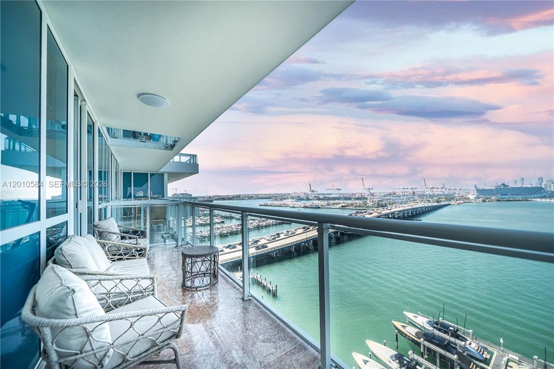 Active With Contract: $5,000 (1 beds, 1 baths, 776 Square Feet)