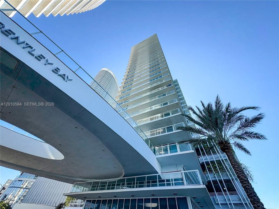 Active With Contract: $5,000 (1 beds, 1 baths, 776 Square Feet)