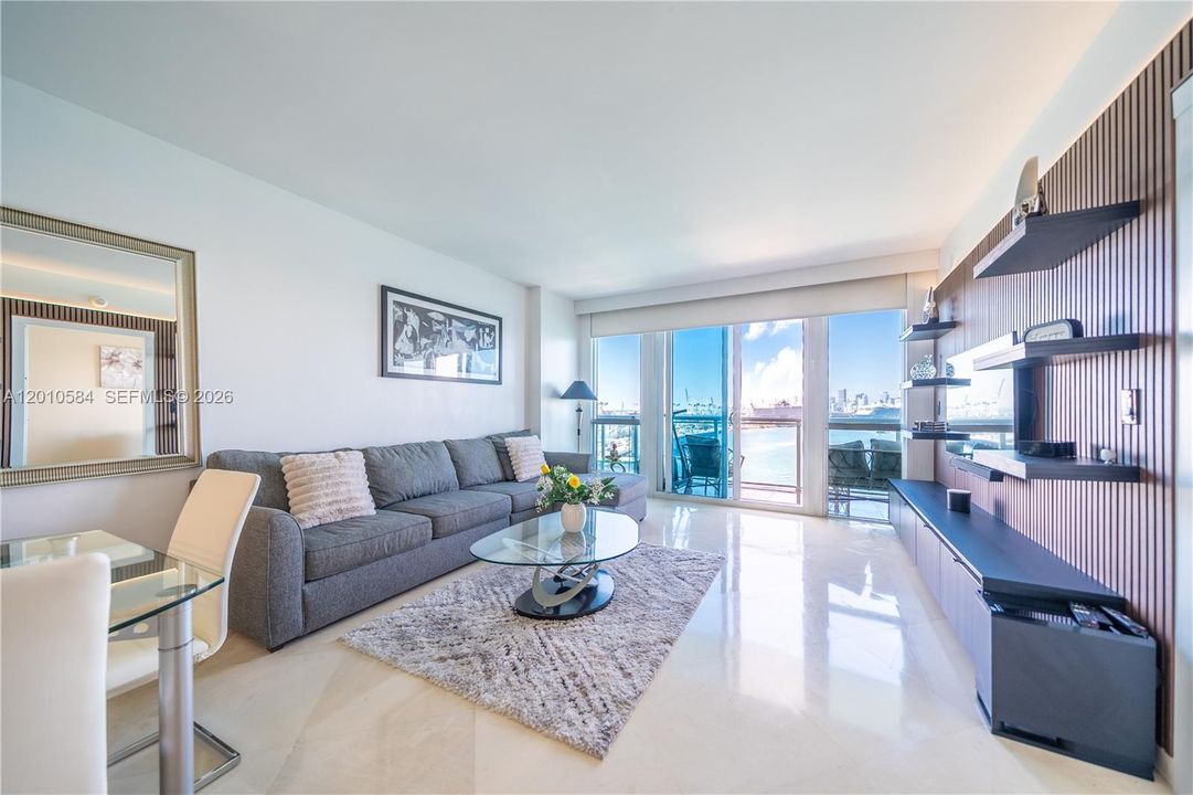 Active With Contract: $5,000 (1 beds, 1 baths, 776 Square Feet)