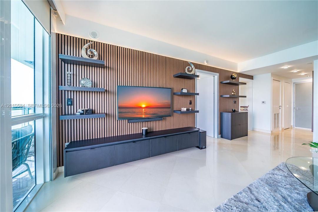 Active With Contract: $5,000 (1 beds, 1 baths, 776 Square Feet)