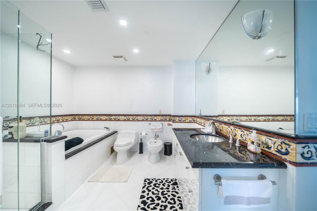 Active With Contract: $5,000 (1 beds, 1 baths, 776 Square Feet)