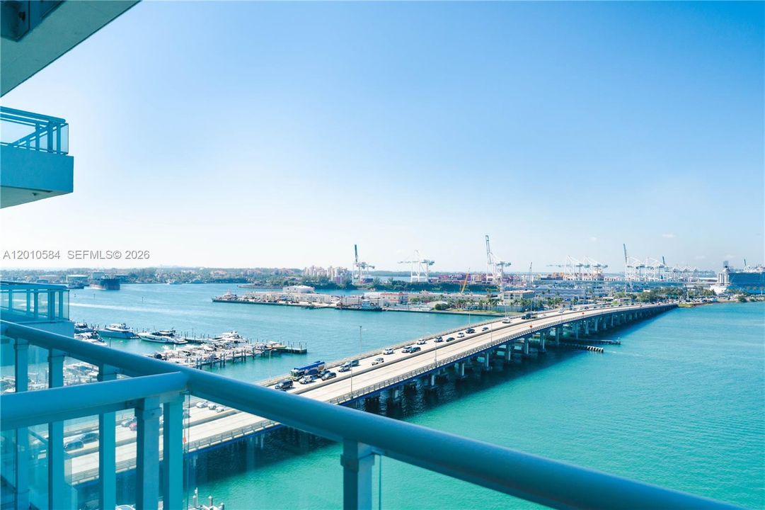 Active With Contract: $5,000 (1 beds, 1 baths, 776 Square Feet)