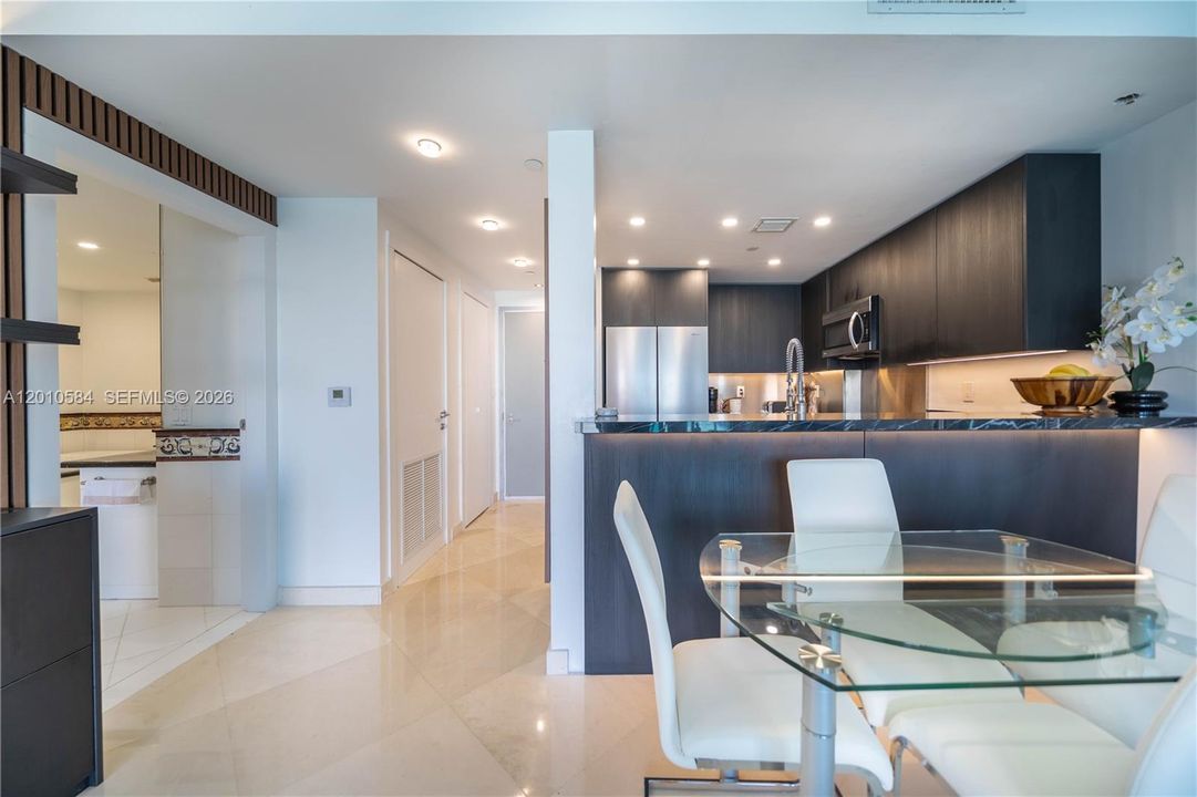 Active With Contract: $5,000 (1 beds, 1 baths, 776 Square Feet)