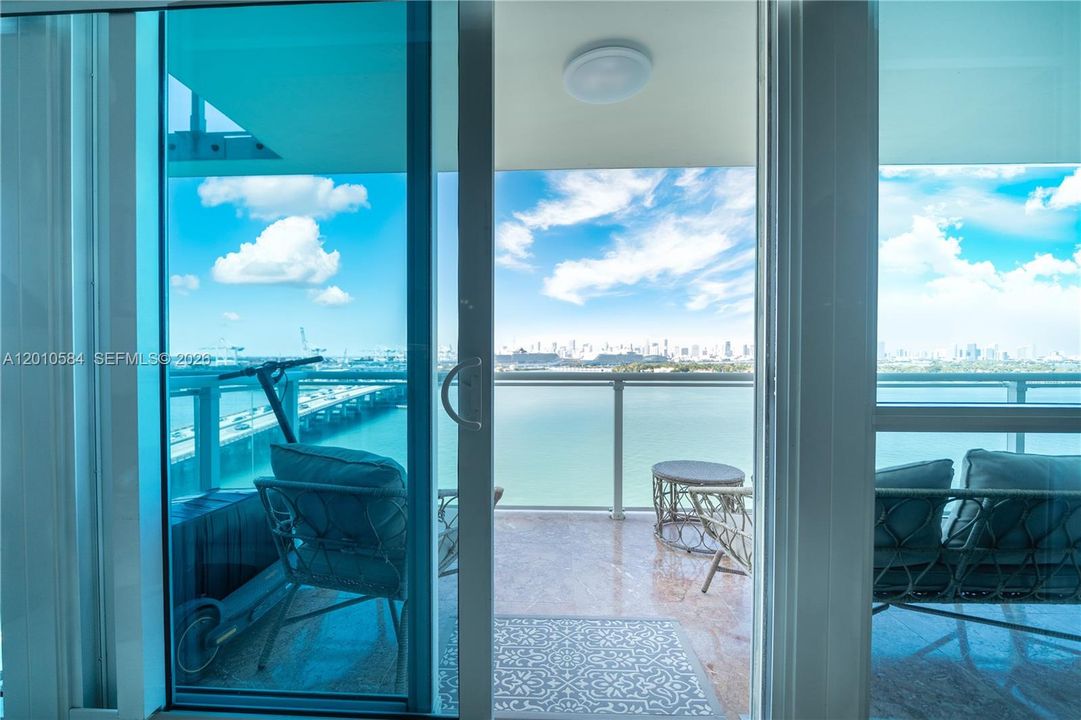 Active With Contract: $5,000 (1 beds, 1 baths, 776 Square Feet)