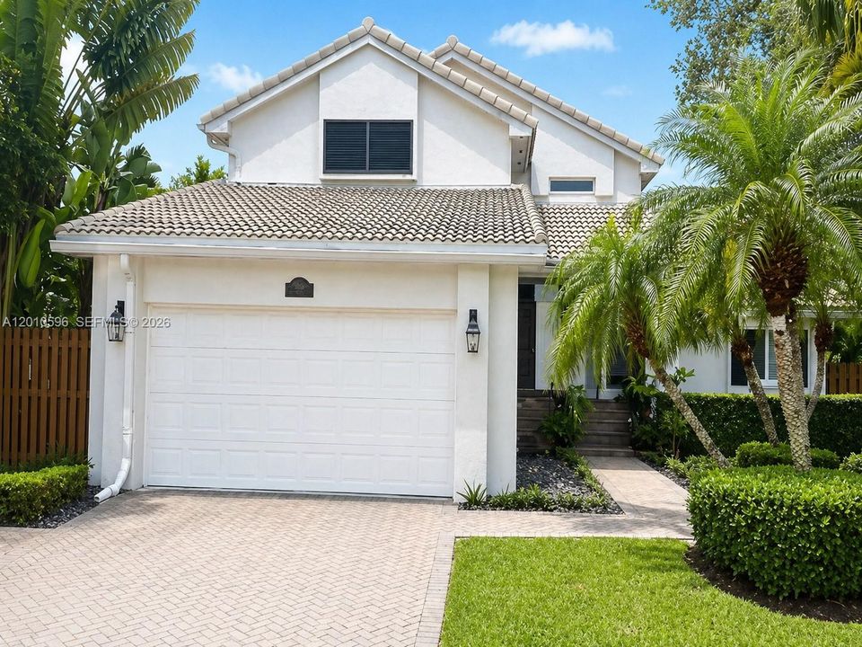 Activo con contrato: $825,000 (4 camas, 2 baños, 2476 Pies cuadrados)