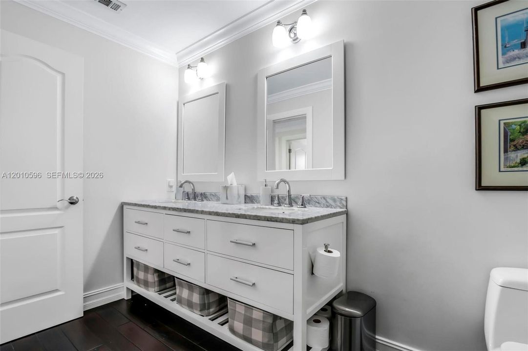 Activo con contrato: $825,000 (4 camas, 2 baños, 2476 Pies cuadrados)