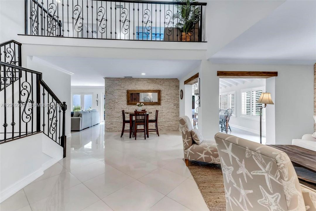 Activo con contrato: $825,000 (4 camas, 2 baños, 2476 Pies cuadrados)